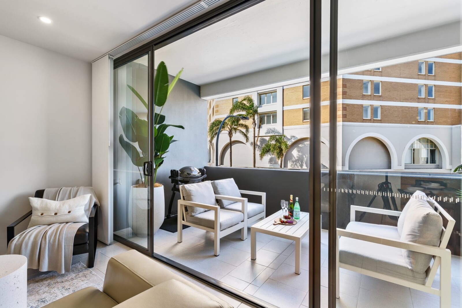 Elegance on Pine - Stylish Coastal Escape in the Heart of Terrigal